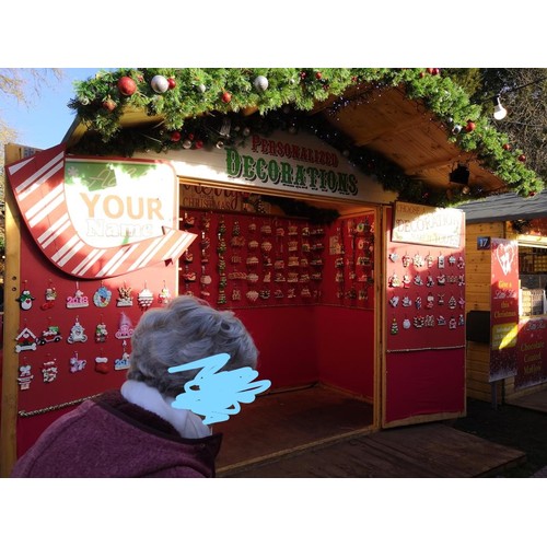 951 - A LARGE QTY (APPX 65) OF WOODEN SHEDS - PREVIOUSLY USED AS CHRISTMAS MARKET CHALETS, OF VARIOUS SIZE... 