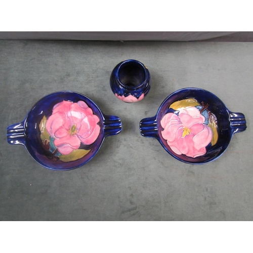 1607 - TWO MOORCROFT MAGNOLIA DISHES AND ONE VASE, VASE 9cms H