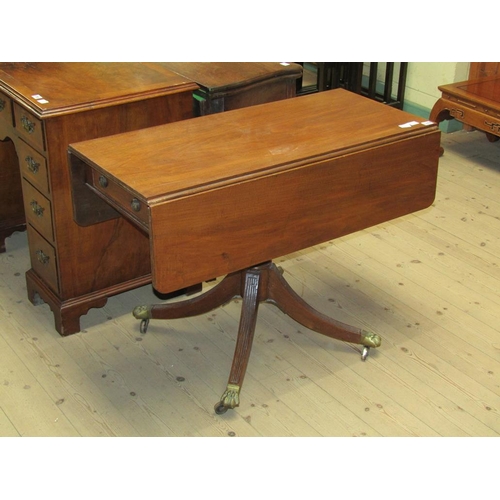 1782 - 19c MAHOGANY DROP LEAF TABLE 98 x 70 cms