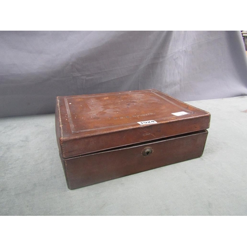 1524 - LEATHER GENTS TRAVELLING BOX AND MISC CONTENTS