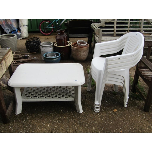 989 - PLASTIC GARDEN TABLE AND CHAIRS