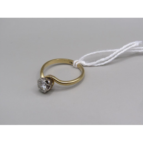 1367 - 18ct GOLD DIAMOND SOLITAIRE RING SIZE M 1/2