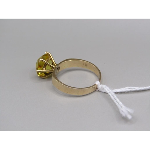 1418 - 14ct YELLOW STONE RING SIZE S