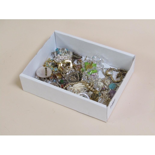 1463 - BOX OF COSTUME JEWELLERY TO INC. BEADS, BROOCHES, ETC