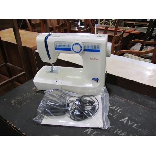 637 - TOYOTA SEWING MACHINE