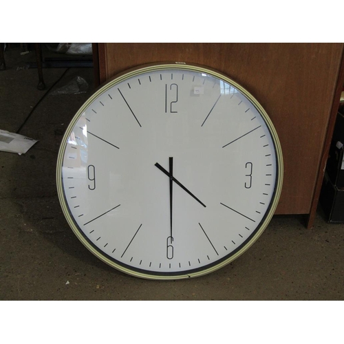 642 - LARGE CLOCK