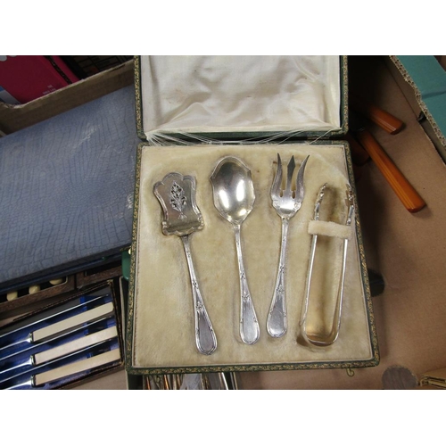 298 - QTY OF CUTLERY