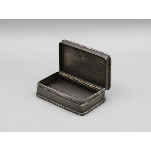 1372 - 20c SILVER ENGINE TURNED SNUFF BOX 5.5cms W