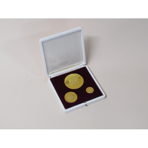 1394 - SET OF SIR WINSTON CHURCHILL 18ct GOLD MEDALLIONS SERIAL NO. LLL1-5000 VIENNA 1964