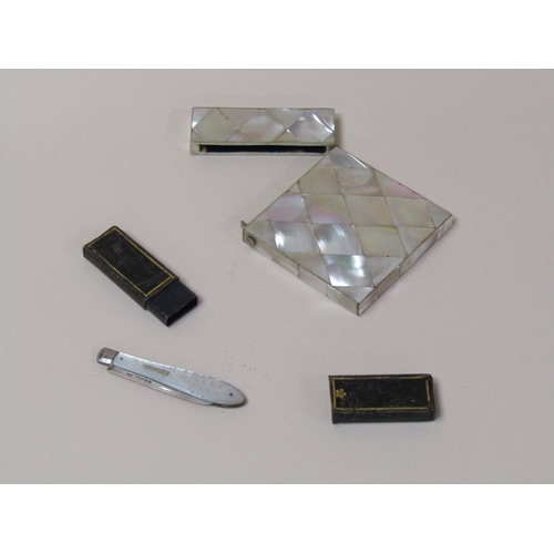 1398 - MOTHER OF PEARL CARD CASE TOGETHER WITH A PEARL HANDLED SILVER BLADE FRUIT KNIFE IN ORIGINAL POCKET ... 