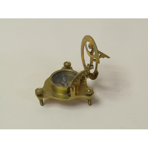 1422 - BRASS DESK COMPASS IN CASE