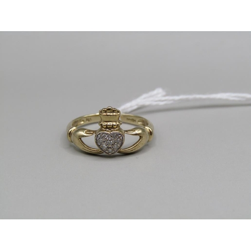 1455 - 9ct GOLD CLADDAGH RING SIZE M 1/2