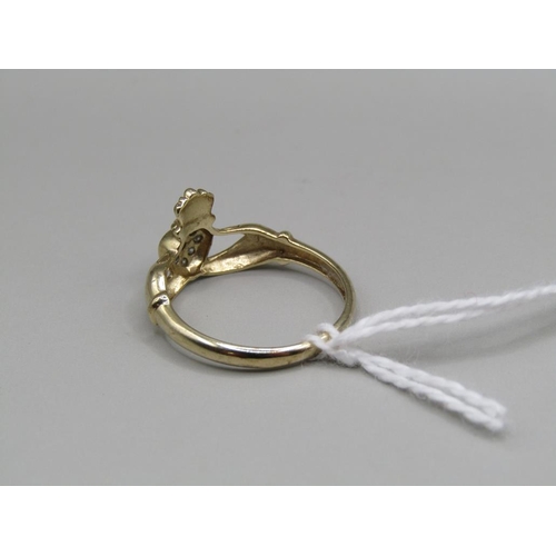 1455 - 9ct GOLD CLADDAGH RING SIZE M 1/2