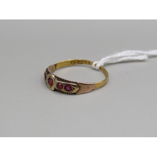 1458 - 22ct GOLD STONE SET RING SIZE R