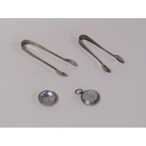 1485 - SILVER SOVEREIGN HOLDER AND TWO PAIRS OF SILVER SUGAR TONGS