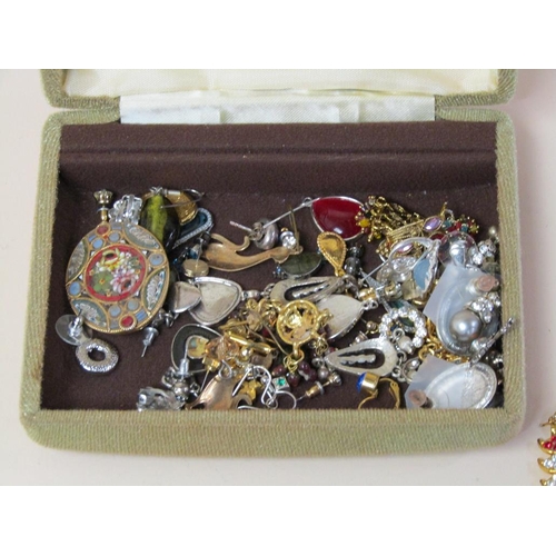 1552 - BOX OF MIXED COSTUME JEWELLERY