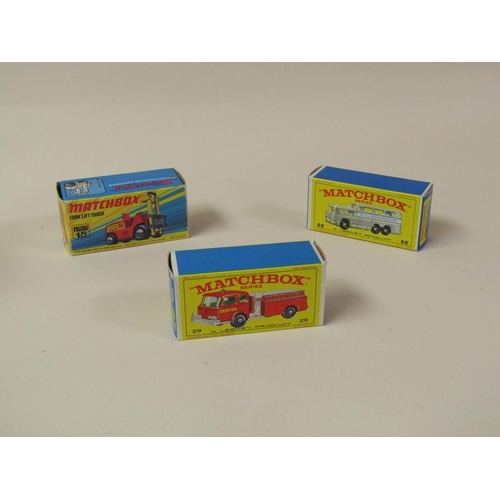 1563 - BOX OF BOXED CORGI AND MATCHBOX VEHICLES