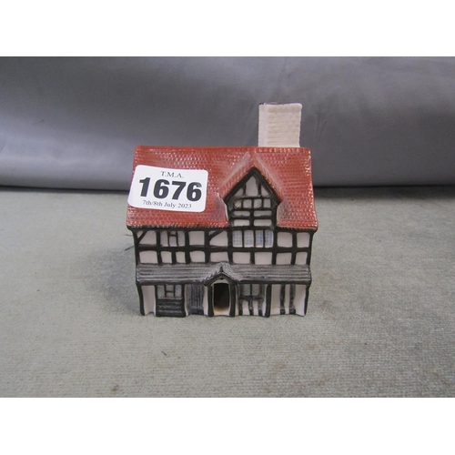 1676 - GOSS MODEL OF SHAKESPEARE HOUSE, 10CM H