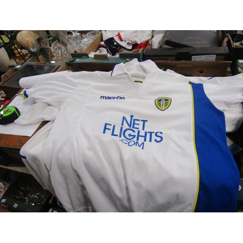 252 - LARGE QUANTITY OF LEEDS UNITED FOOTBALL SHIRTS (27 in total)