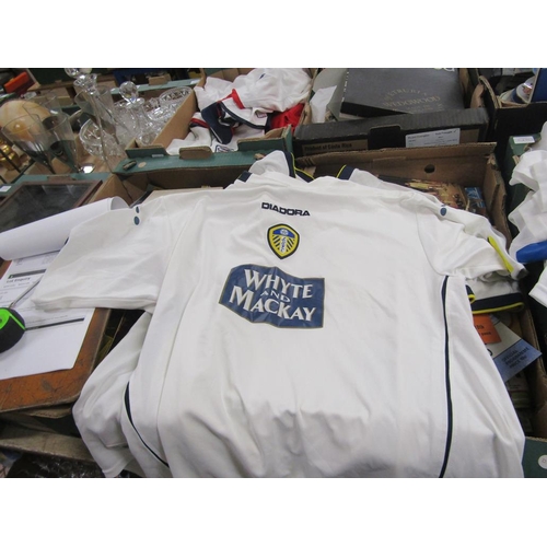 252 - LARGE QUANTITY OF LEEDS UNITED FOOTBALL SHIRTS (27 in total)