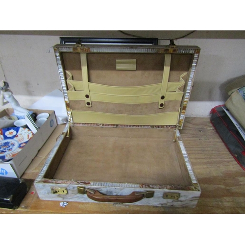 102 - MARBLE EFFECT BRIEFCASE