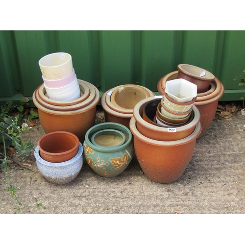 937 - QTY OF PLANT POTS