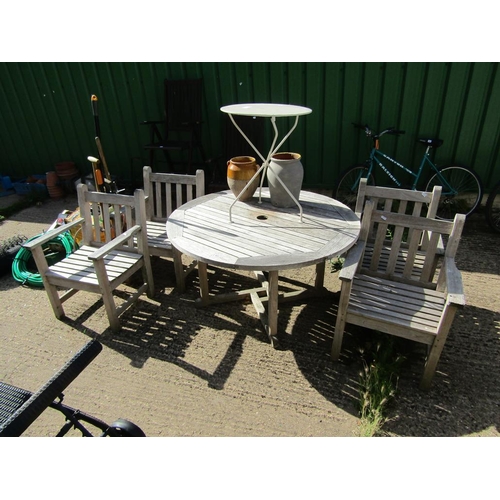 952 - GARDEN TABLE AND FOUR ARMCHAIRS