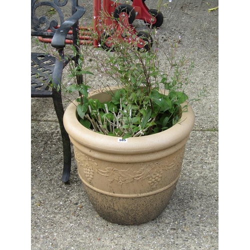 965 - PLASTIC GARDEN POT