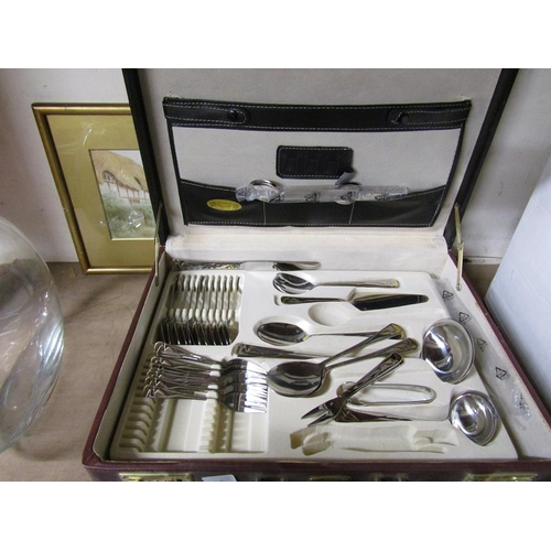 480 - CASE OF CUTLERY