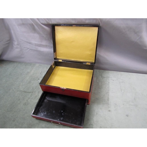 1258 - JAPANESE RED LACQUERED AND PAINTED BOX WITH LIFT COVER AND BASE DRAWER 30cms W