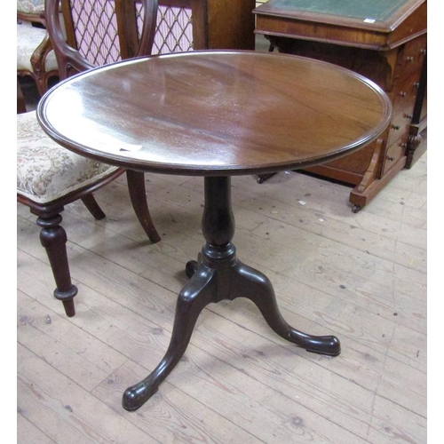 1785 - GEORGE III MAHOGANY CIRCULAR PEDESTAL TRIPOD TABLE 68 x 69 cms