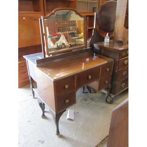 566 - 1930s MAHOGANY DRESSING TABLE