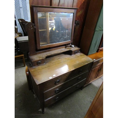 644 - ARTS AND CRAFTS OAK DRESSING TABLE