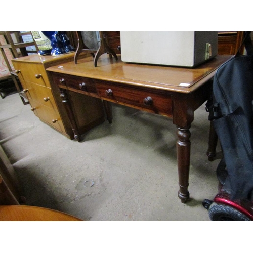 677A - VICTORIAN MAHOGANY SIDE TABLE