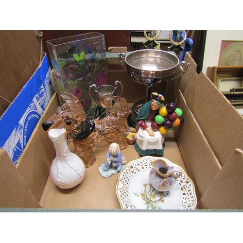 529 - BOX TO INCL MIXED GLASSWARE - ART GLASS DOG, ROYAL DOULTON FIGURINE ETC