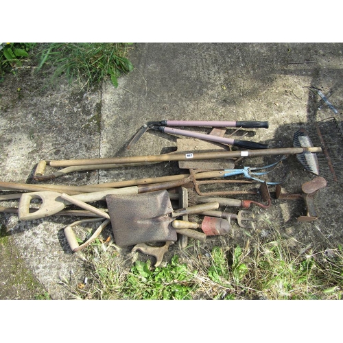 957 - COLLECTION OF HAND TOOLS