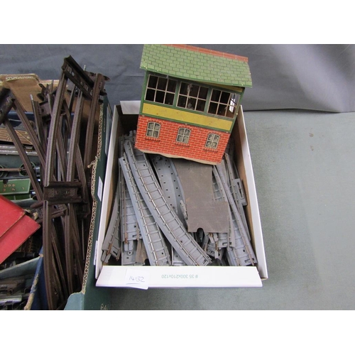 1301 - COLLECTION OF O GAUGE MODEL RAILWAY AND OO GAUGE WITH BUILDINGS