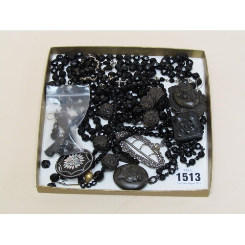 1513 - BOX OF JET AND OTHER VICTORIAN AND LATER JEWELLERY