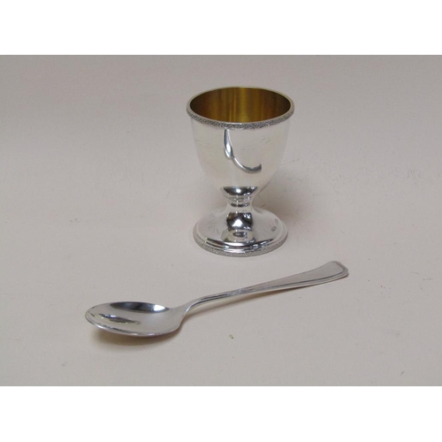 1519 - BOXED SILVER EGG CUP AND SPOON