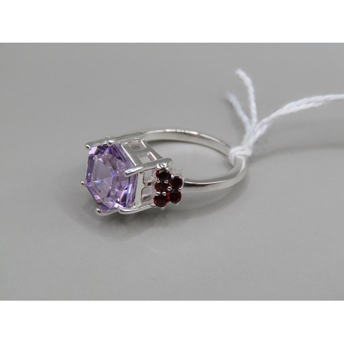 1582 - SILVER AMETHYST AND GARNET RING SIZE N