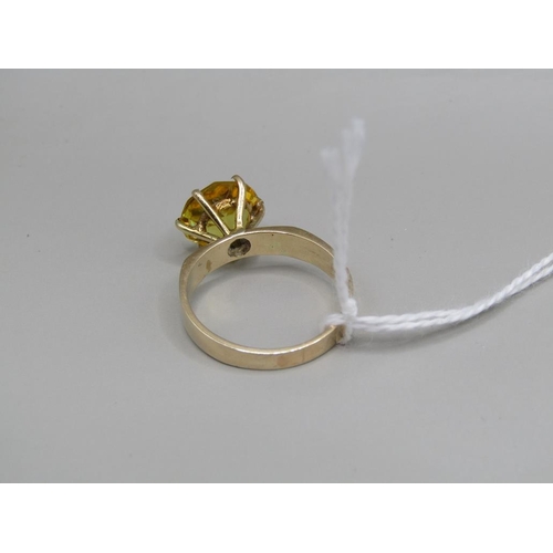 1587 - GOLD YELLOW STONE RING SIZE S