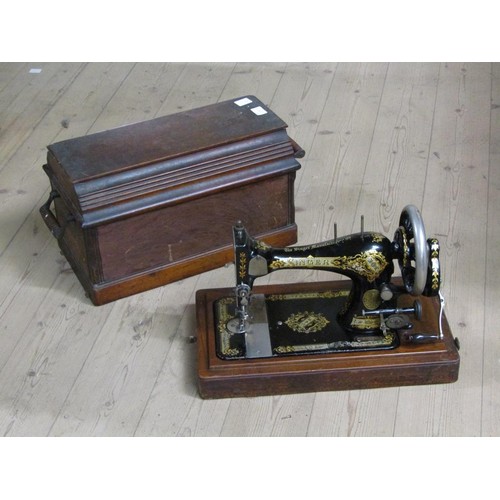 1305B - SEWING MACHINE IN CASE