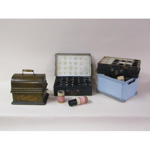 26 - An early 20c Edison standard Phonograph, serial no.8182424 in oak case with barrel shaped lid and to... 