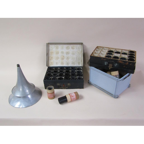 26 - An early 20c Edison standard Phonograph, serial no.8182424 in oak case with barrel shaped lid and to... 