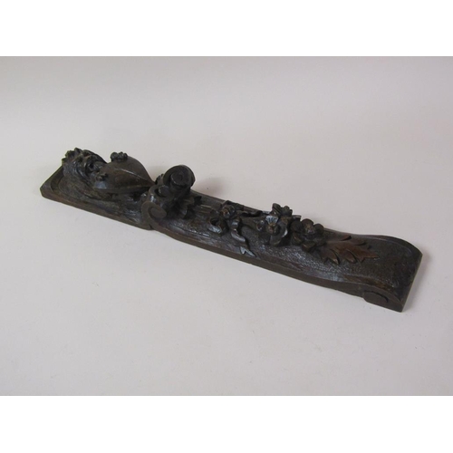 57 - A pair of 19c oak furniture mounts carved with lion and shield, over suspended bow and flowers, each... 