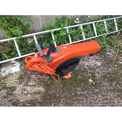 957 - FLYMO GARDEN VAC