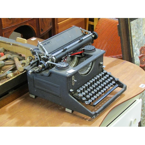 642 - VINTAGE TYPEWRITER