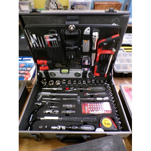 929 - HALFORDS TOOL SET