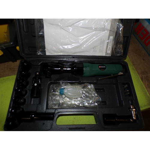 994 - AIR RATCHET SET AND A DELUXE SCREWDRIVER SET