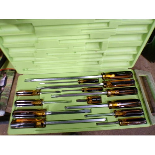 994 - AIR RATCHET SET AND A DELUXE SCREWDRIVER SET